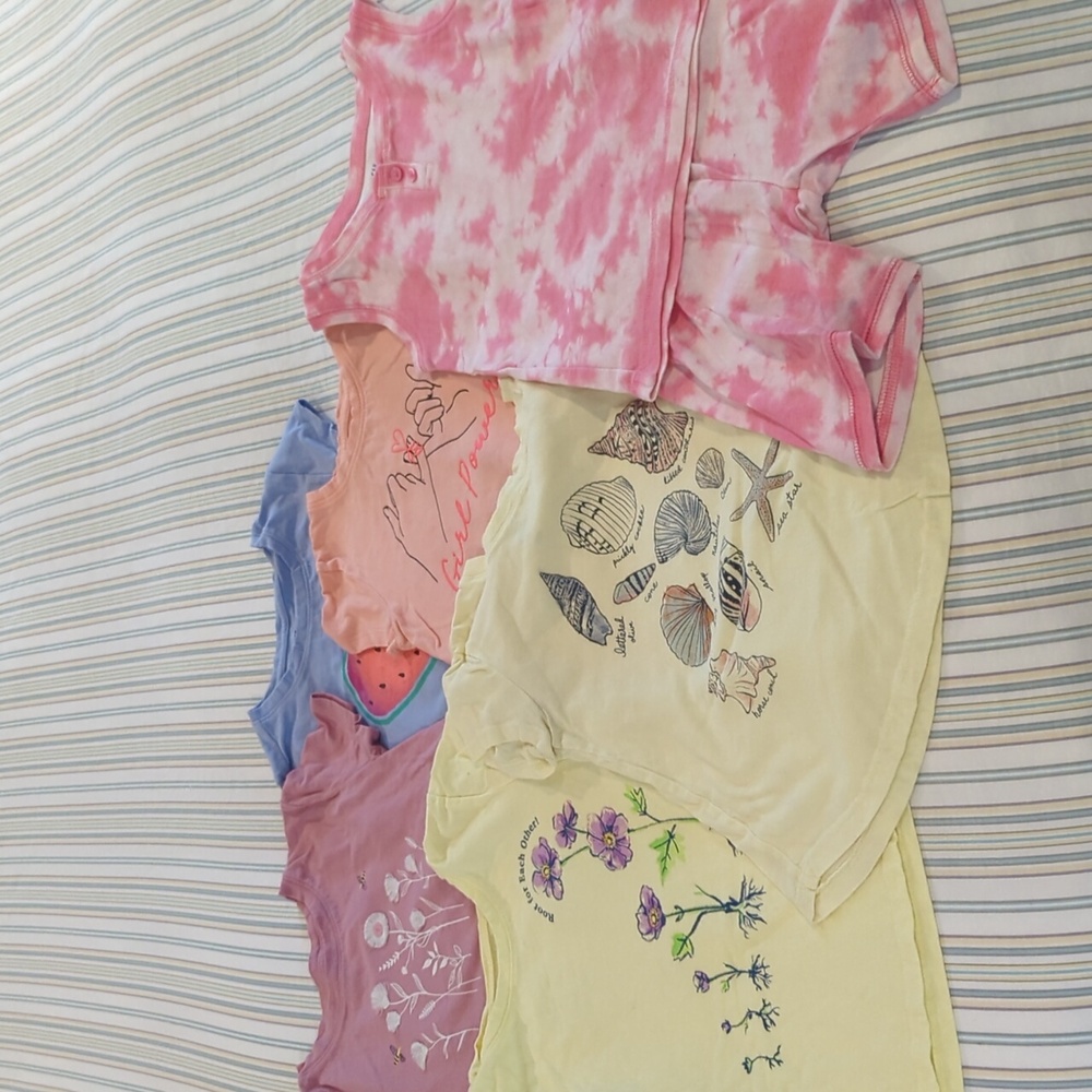 Lot of girls Gap tshirts and PJ set size S